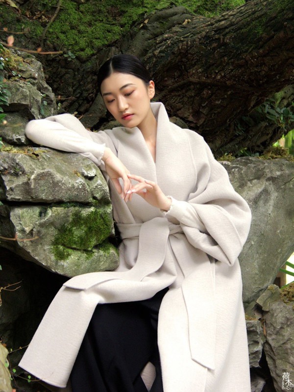 荷木女装2021秋冬季白色纯色大衣