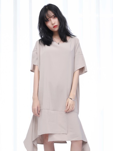 纳兰羽女装2022春夏季棕色不对称连衣裙