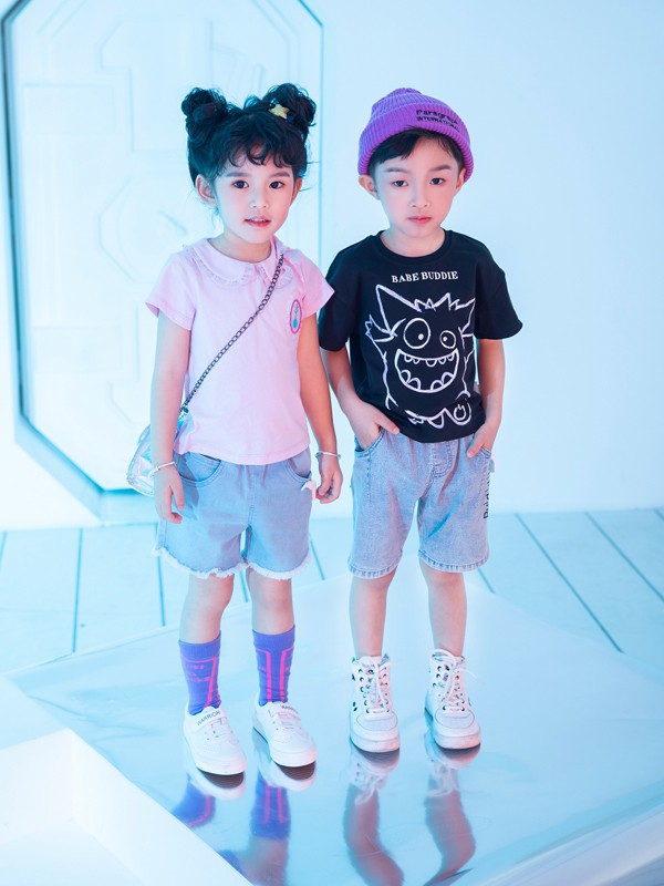 宝贝巴迪童装2022春夏季黑色印花T恤