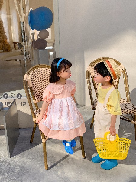 半糖小记童装2022春夏季粉色娃娃领连衣裙