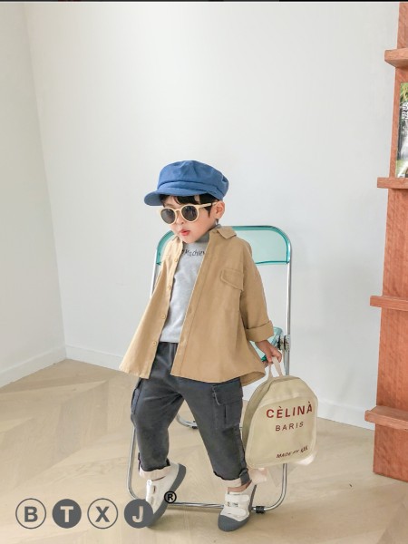 半糖小记童装2022春夏季卡其色纯色风衣