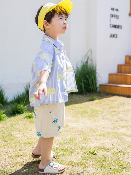 贝贝睿亲童装2022春夏季卡其色印花短裤