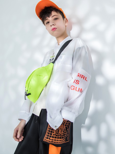 贝贝睿亲童装2022春夏季白色印花衬衫