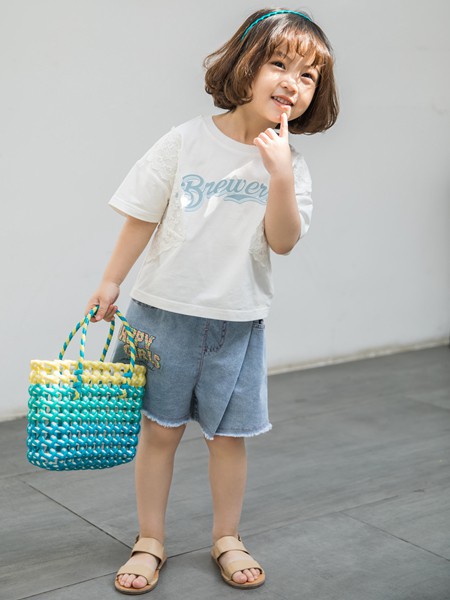 贝贝睿亲2022春夏季白色字母T恤