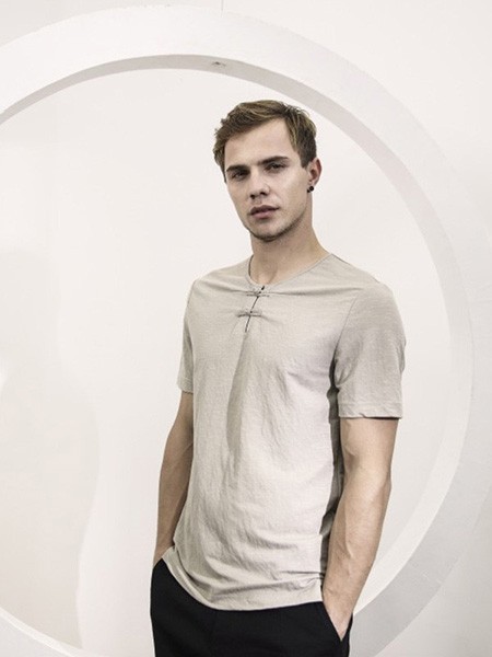 FARMERTEA男装2022春夏季米色纯色T恤