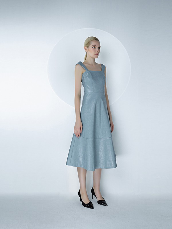 D.MARTINAQUEEN2021春夏季浅蓝色长款吊带裙