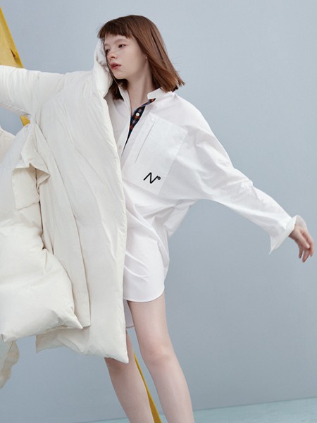 ERALNORTH女装2021秋冬季白色纯色连衣裙