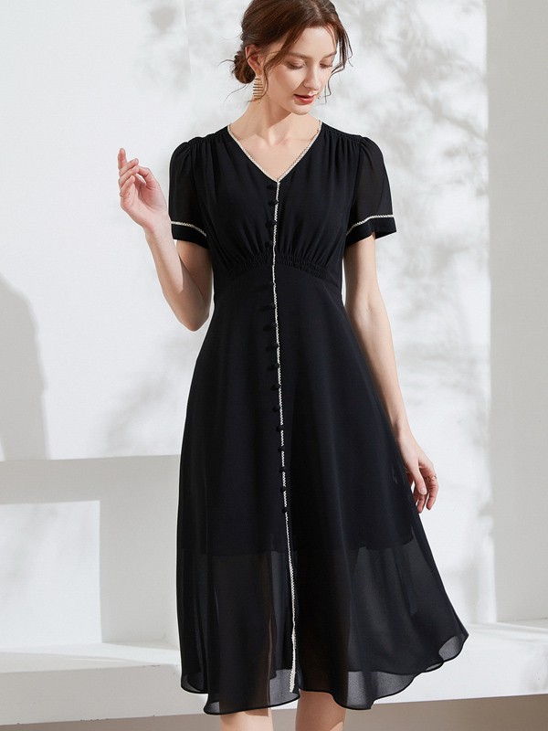 乔妮塔2022春夏季黑色纯色连衣裙