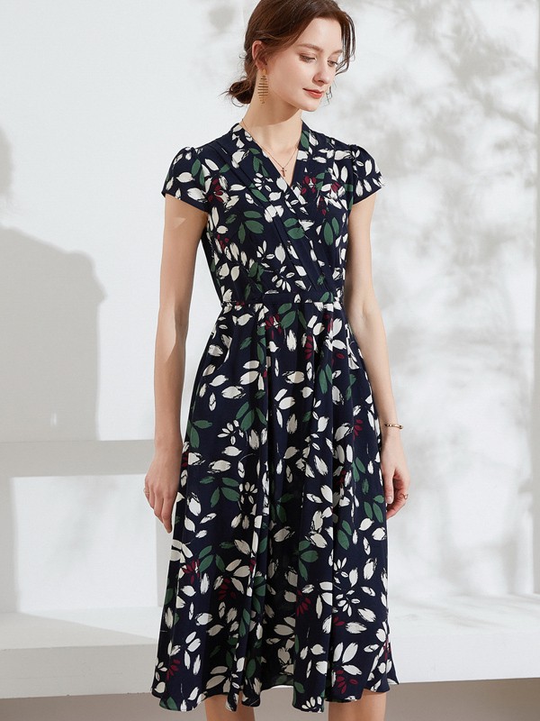 乔妮塔女装2022春夏季藏蓝色印花连衣裙