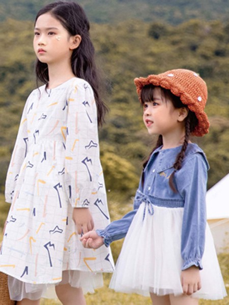 莳季童装2022春夏季白色印花连衣裙