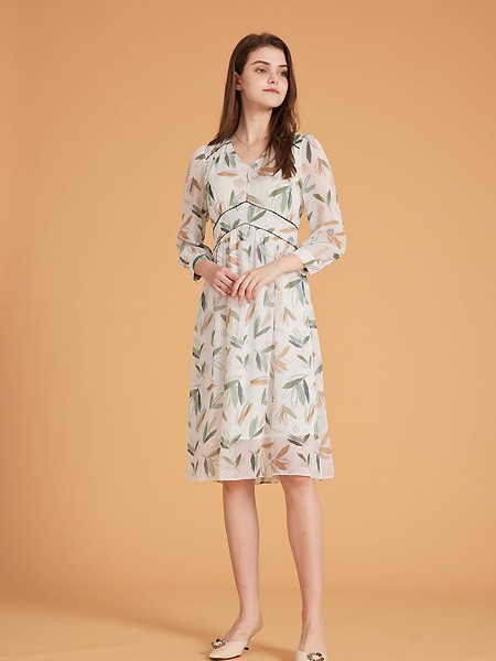 集娴2022春夏季白色印花连衣裙