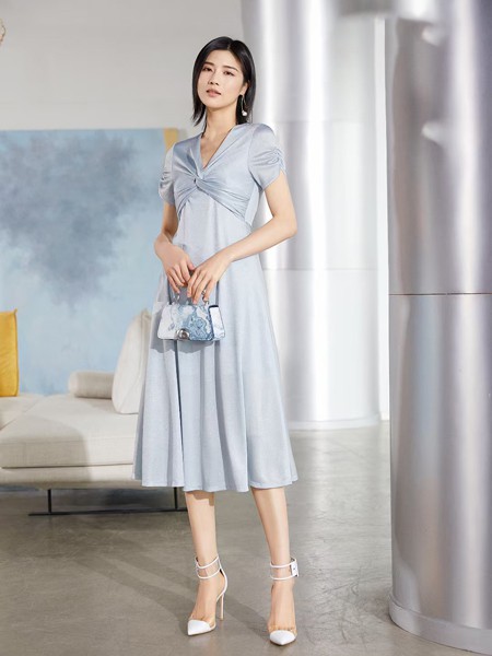 集娴2022春夏季蓝色高腰连衣裙