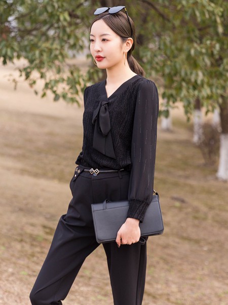 靖选2022春夏季黑色纯色雪纺衫