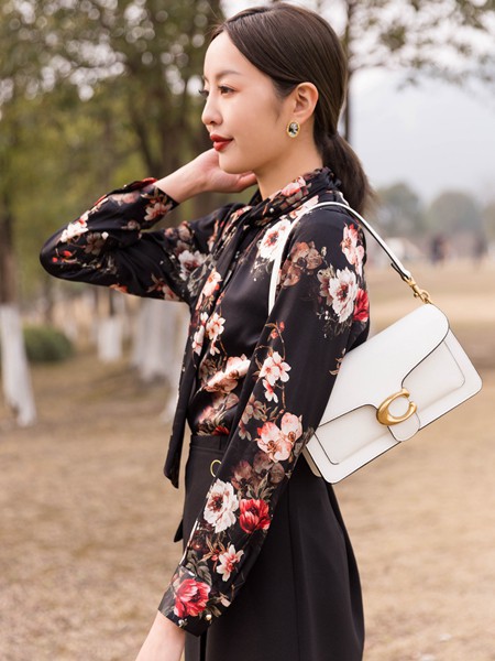靖选女装2022春夏季黑色印花雪纺衫