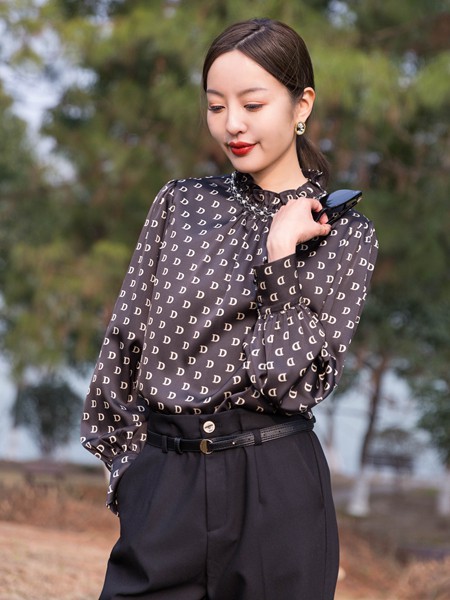 靖选2022春夏季黑色印花雪纺衫