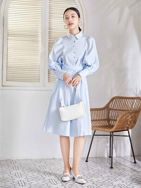 VOGUECREATECH女装2022春夏季蓝色泡泡袖连衣裙