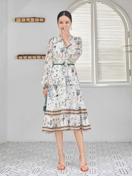 VOGUECREATECH女装2022春夏季白色印花连衣裙