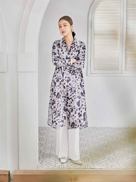 VOGUECREATECH女装2022春夏季白色纯色九分裤