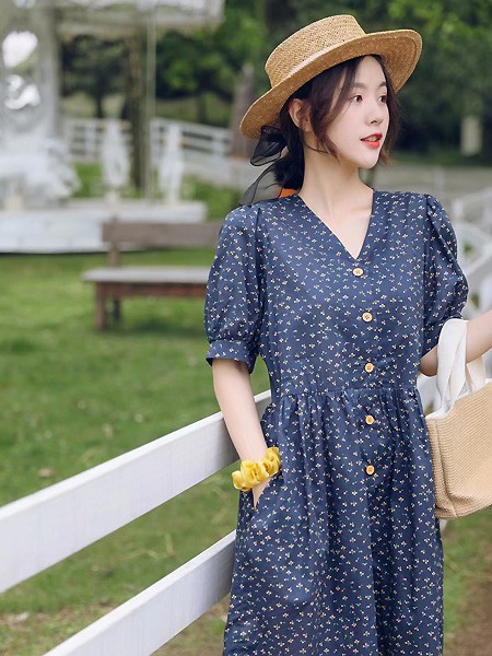 歌米裳女装2022春夏季藏蓝色波点连衣裙