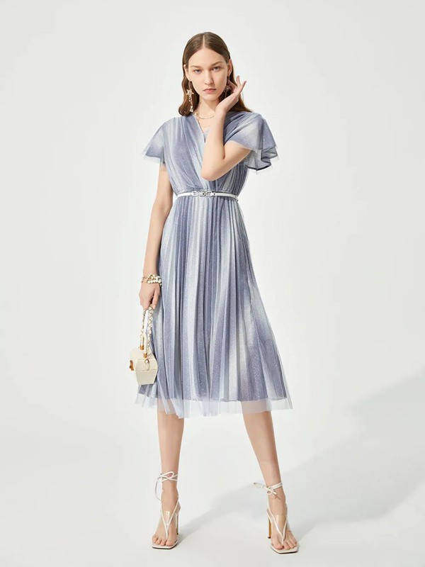 MCClare女装2022春夏季灰色褶皱连衣裙
