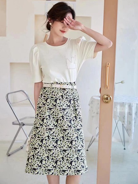 ​EVERPRO女装2022春夏季白色印花半身裙