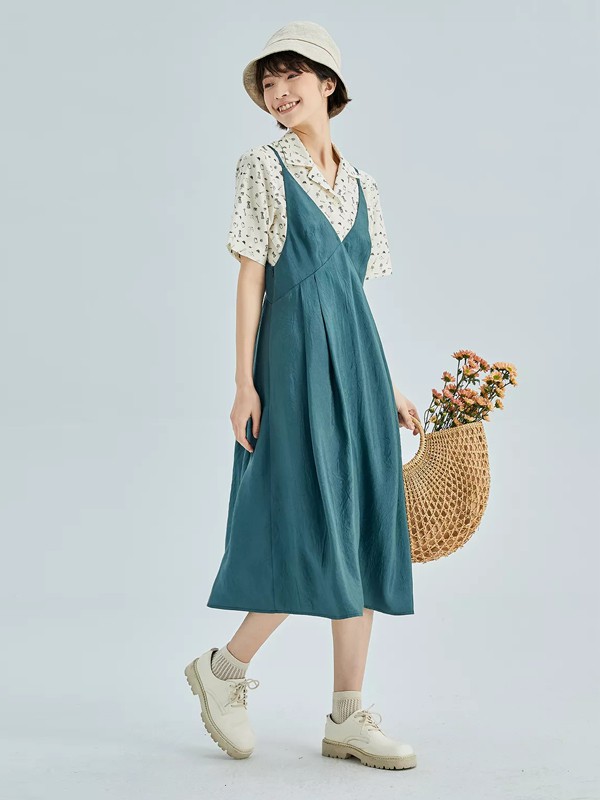 尘埃女装2022春夏季绿色纯色背带裙