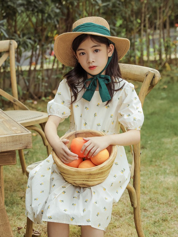 唛咖啦2022春夏季白色印花连衣裙