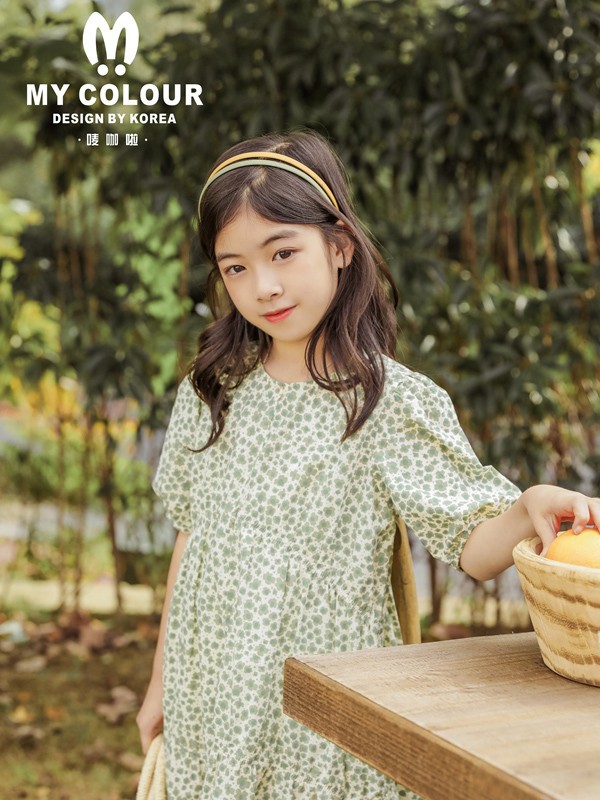 唛咖啦2022春夏季绿色印花连衣裙