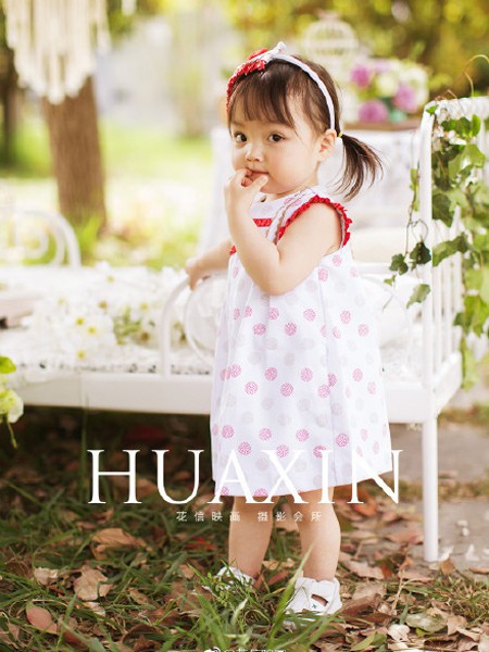 米兰达童装2022春夏季白色印花连衣裙