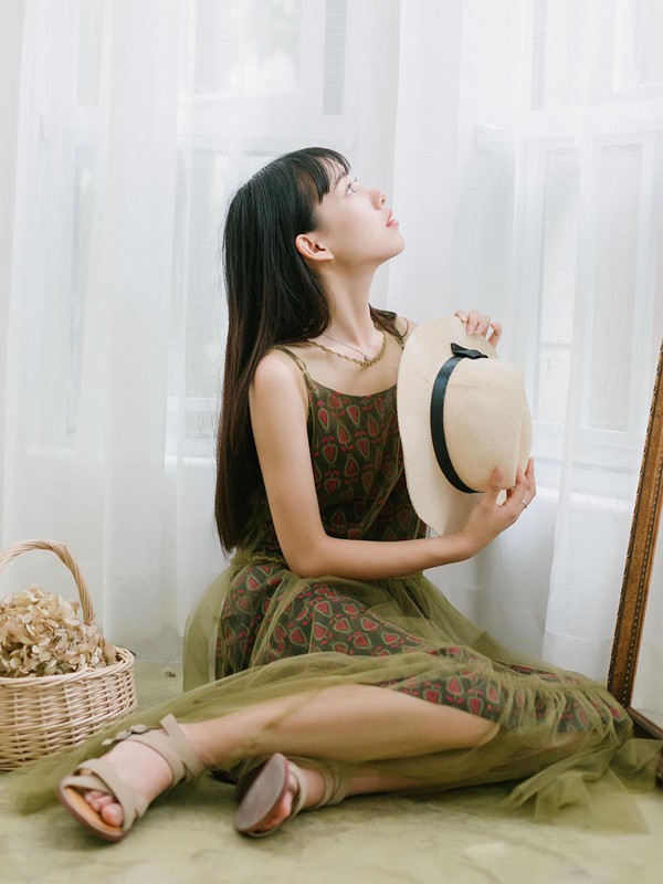 沐沢女装2022春夏季咖啡色纯色背心