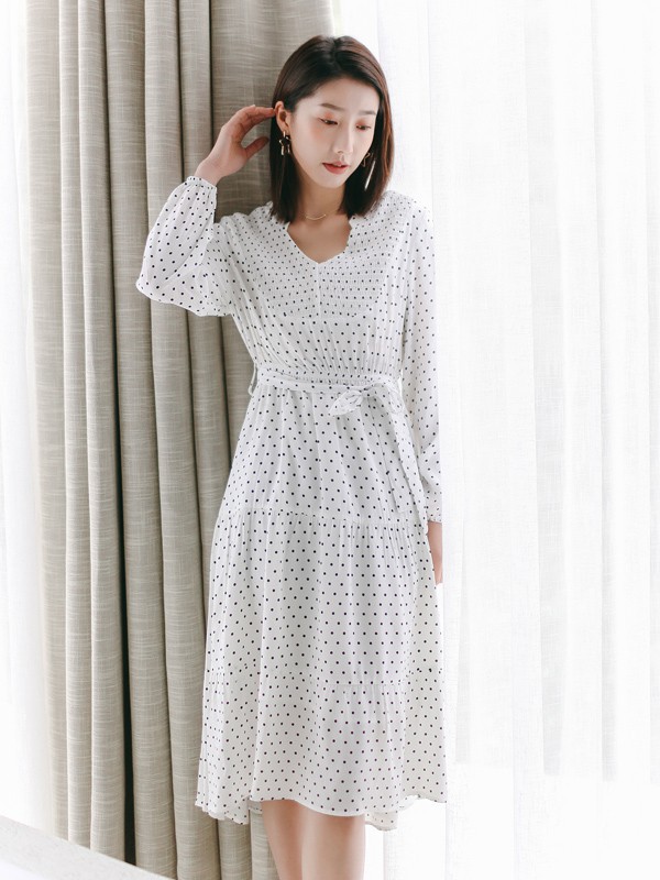 雅趋女装2022春夏季白色波点连衣裙