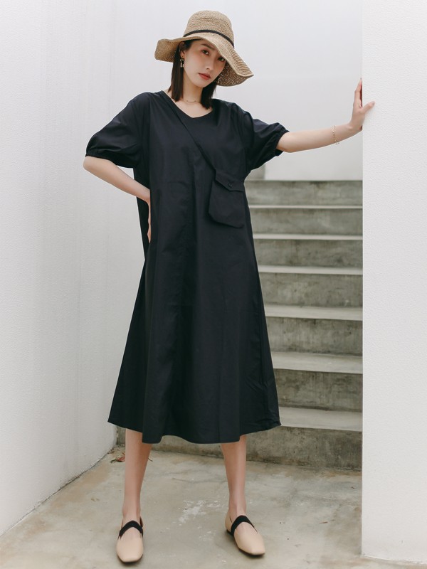 雅趋女装2022春夏季黑色宽松连衣裙