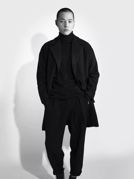 森度发现男装2022春夏季黑色纯色大衣