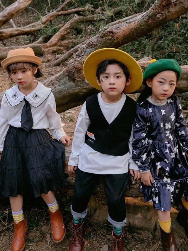 植木西2021春夏季藏蓝色印花连衣裙