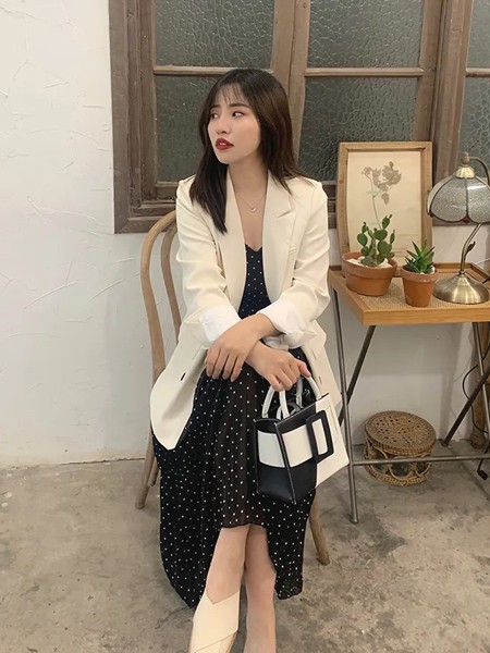 速范2022春夏季白色纯色西装