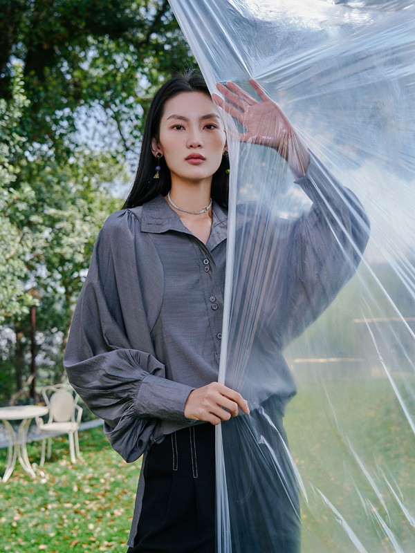 FIFI&LILY女装2022春夏季灰色纯色雪纺衫