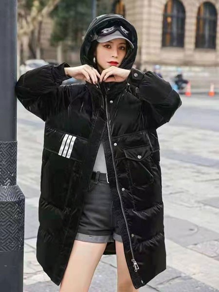 波莫娜女装2021秋冬季黑色印花棉服