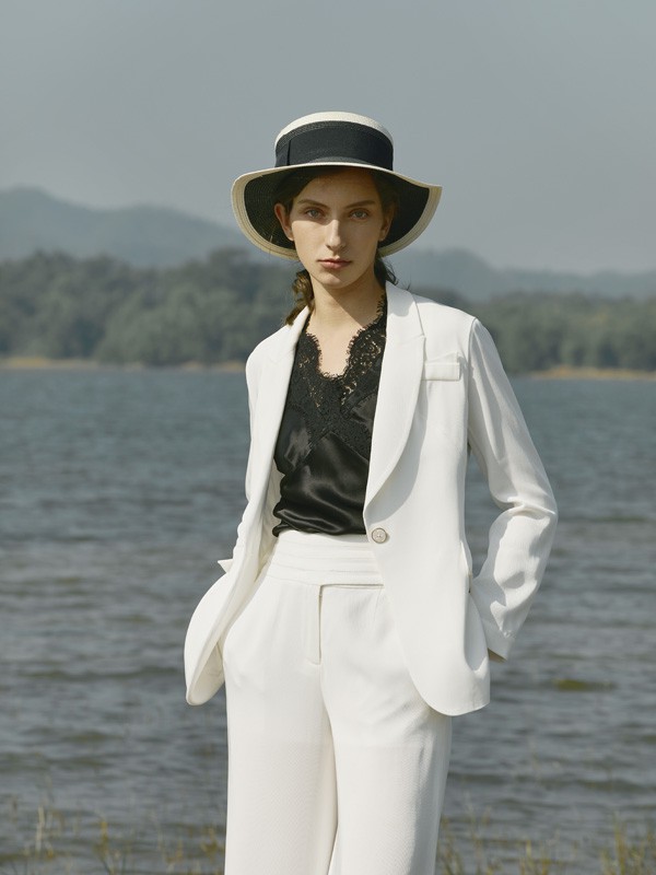 卡蔓2021春夏季白色纯色西装