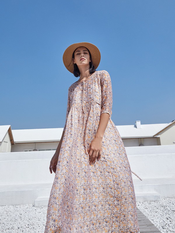 意澳2021春夏季白色碎花连衣裙