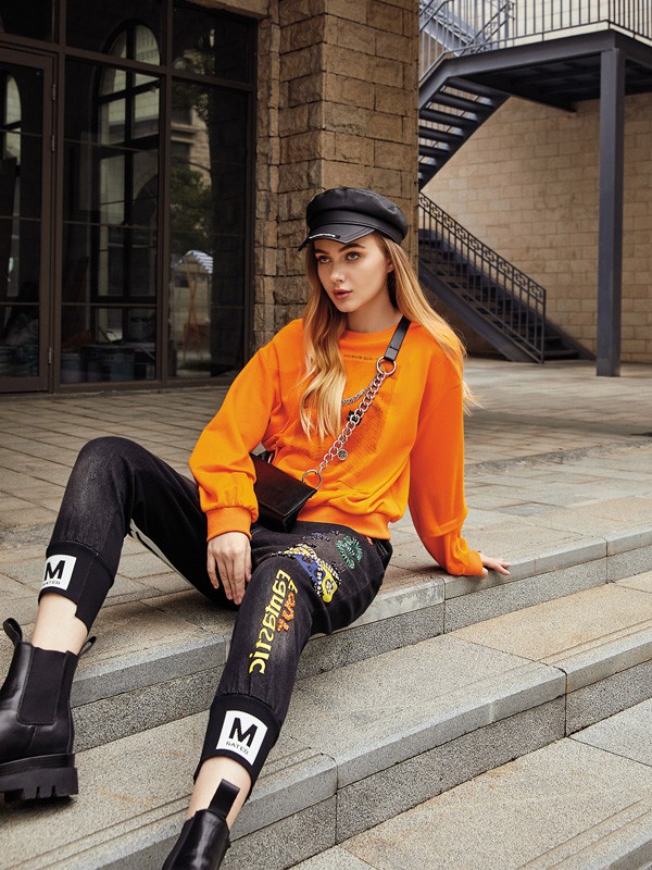 亮点2021春夏季黄色字母卫衣