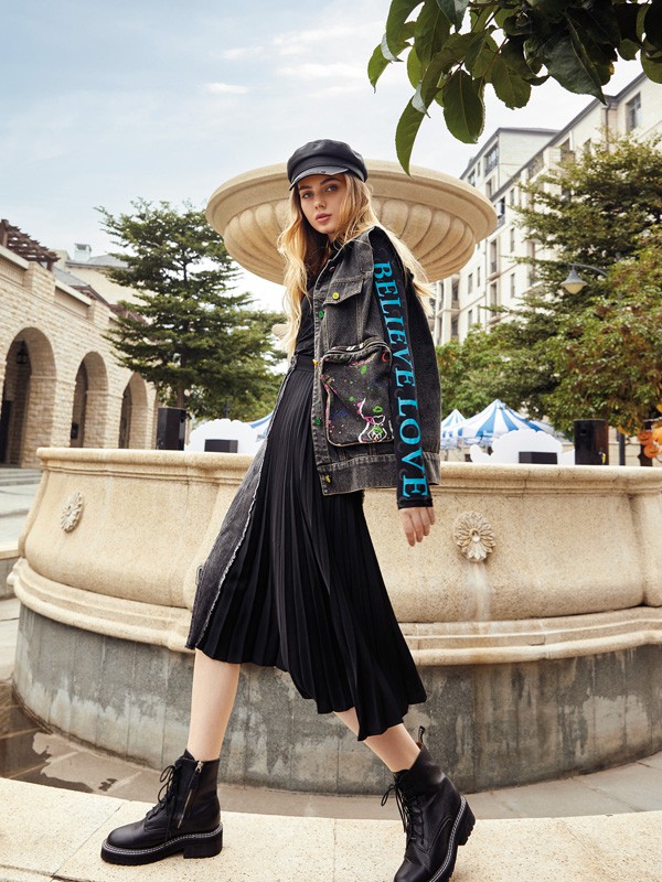 亮点2021春夏季肤色印花马夹