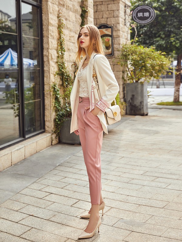 亮点2020春夏季米色字母外套