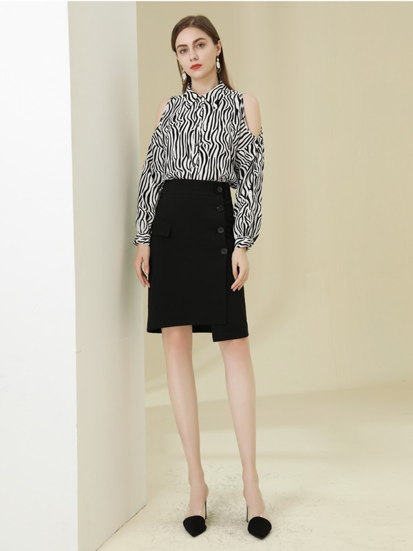 爱依莲2021春夏季白色动物纹衬衫