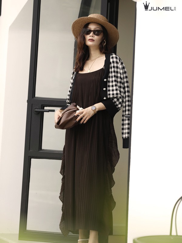 芮玛2021春夏季黑色褶皱吊带裙