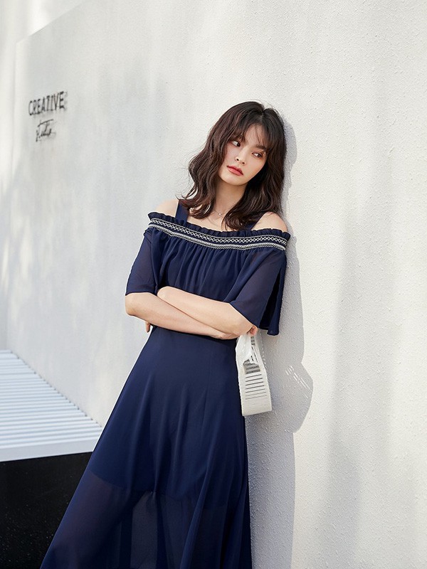 藏九2021春夏季藏蓝色一字肩连衣裙