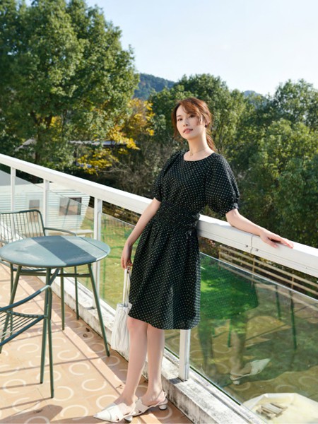 唯可佳2021春夏季黑色波点连衣裙