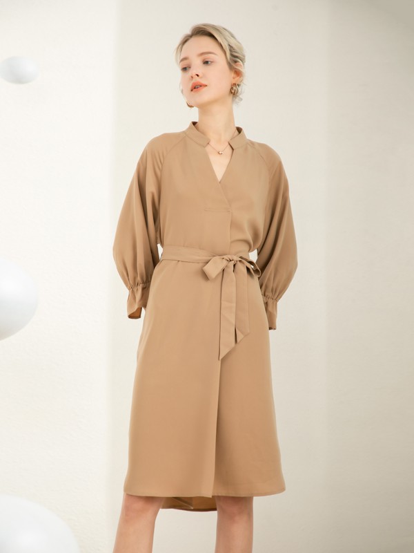 容悦2021春季卡其色宽松连衣裙