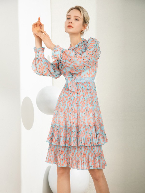 容悦2021春季浅蓝色碎花连衣裙