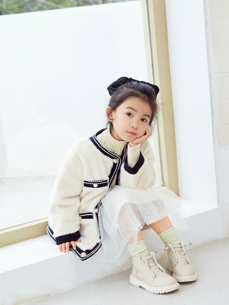 半糖小记童装2020秋冬季白色宽松针织衫