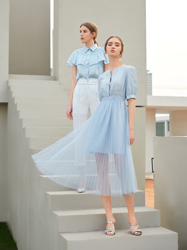 金蝶茜妮2021春夏季浅蓝色荷叶边上衣